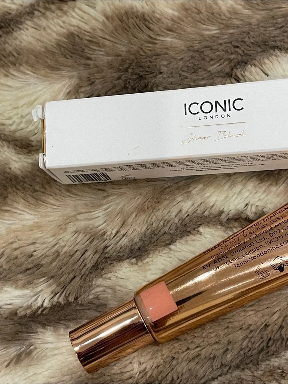 ICONIC LONDON Sheer Cream Blush in Rose Riot Pink Pale Pastel Pink